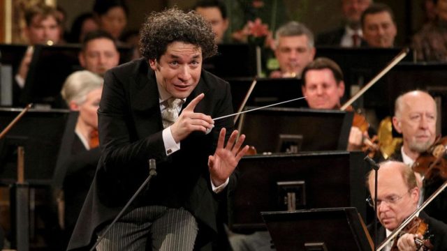 有名な指揮者ランキングTOP10!世界最高のマエストロはだれ?|Strings Academy